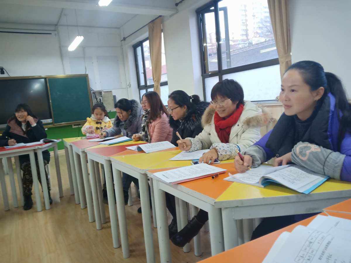 小学数学评课主持人开场白怎么说_小学数学评课主持人开场白