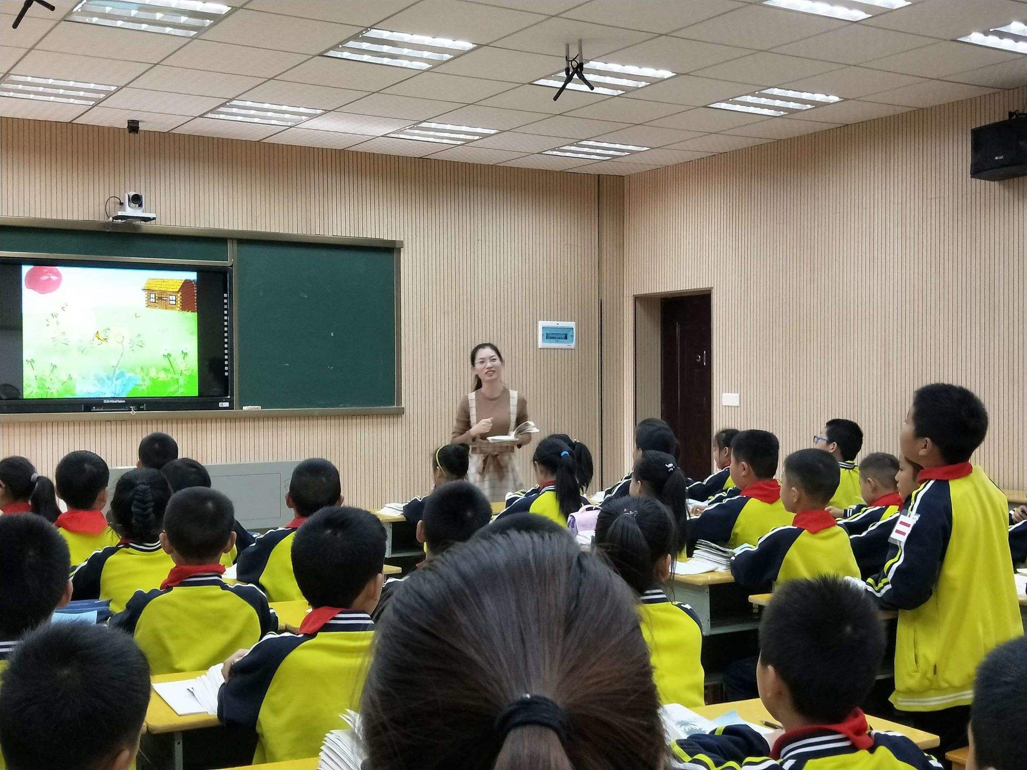 想当小学语文老师需要什么条件_小学语文老师需要什么条件