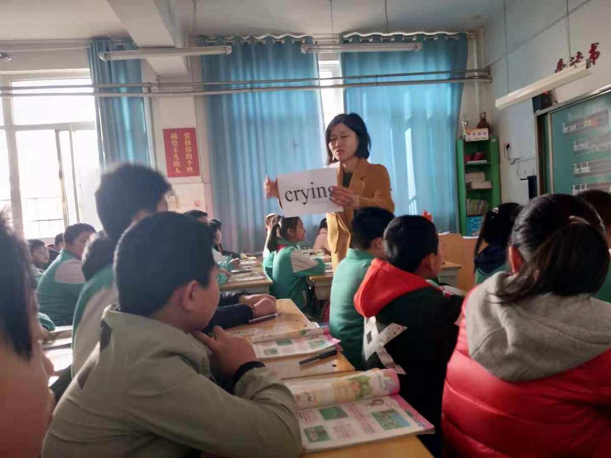 小学英语老师优秀教师事迹材料_小学英语老师