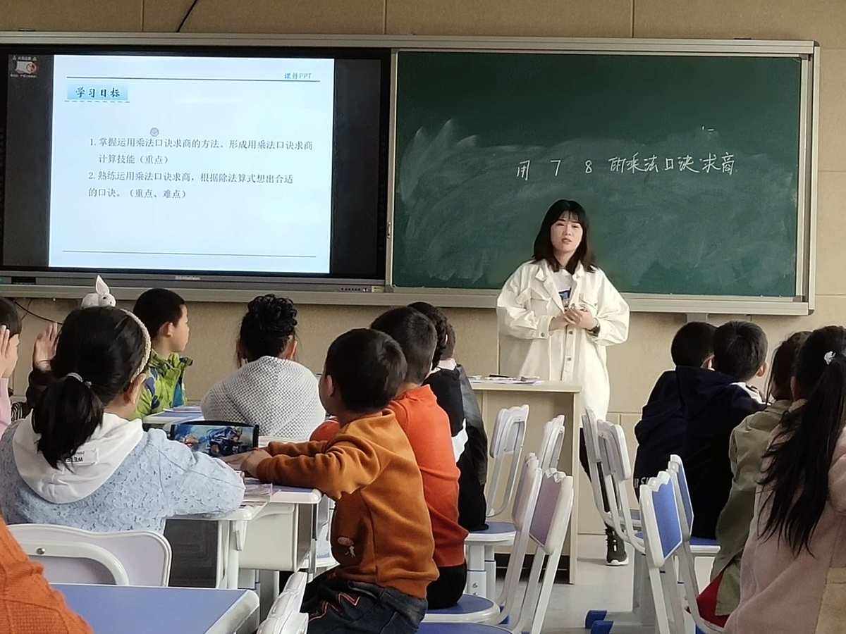 中小学数学教师(中小学数学教师怎样提高自身的相关能力与素养)